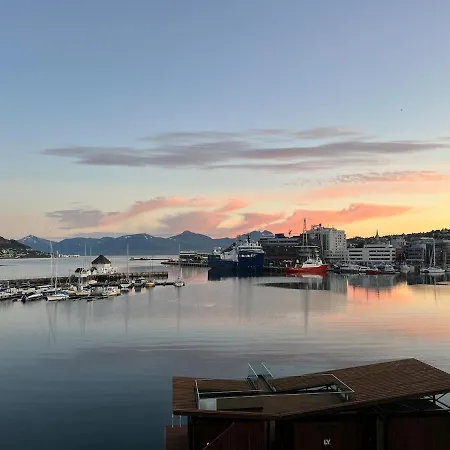 At Vervet, View Of The Sea And The Town Apartamento Tromsø