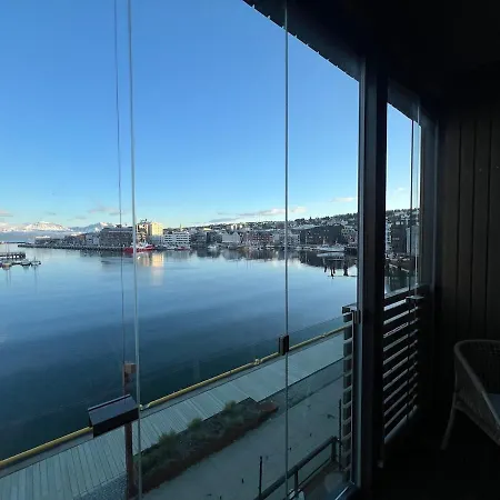 公寓 At Vervet, View Of The Sea And The Town 特罗姆瑟
